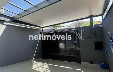 Imagem: A casa possui 2 Dormitórios, 1 Banheiro, 2 Vagas na garagem