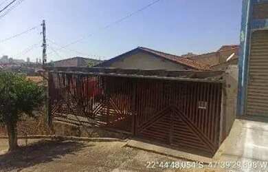 Imagem: A casa possui 2 Dormitórios, 1 Banheiro, 1 Vaga na garagem