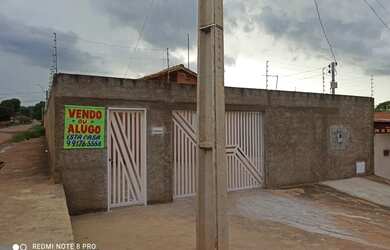 Imagem: A casa possui 3 Dormitórios, 2 Banheiros, 3 Vagas na garagem