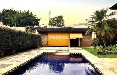 Imagem: A casa possui 4 Dormitórios, 4 Banheiros, 5 Vagas na garagem