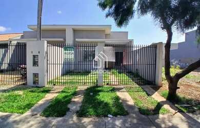 Imagem: A casa possui 2 Dormitórios, 1 Banheiro, 2 Vagas na garagem