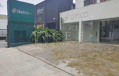 Imagem: O depósito possui 4 Vagas na garagem, 230m² de Área e está