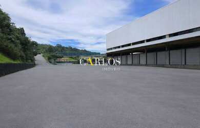 Imagem: O depósito para alugar possui 5 Vagas na garagem e 4400m²
