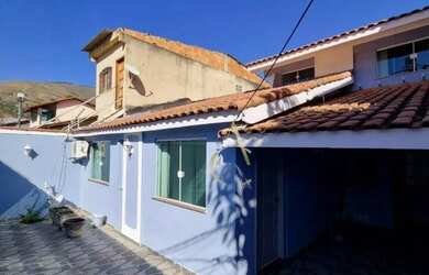 Imagem: A casa possui 3 Dormitórios, 2 Banheiros, 2 Vagas na garagem