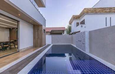 Imagem: A casa em condomínio possui 4 Dormitórios, 5 Banheiros, 4