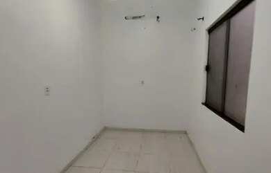 Imagem: A casa possui 3 Dormitórios, 2 Banheiros, 1 Vaga na garagem