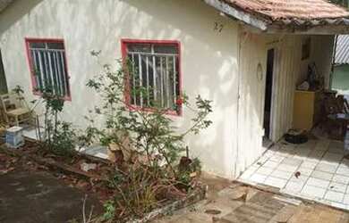 Imagem: A casa possui 2 Dormitórios, 1 Banheiro, 1 Vaga na garagem