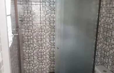 Imagem: A casa possui 1 Dormitório, 1 Banheiro, 1 Vaga na garagem