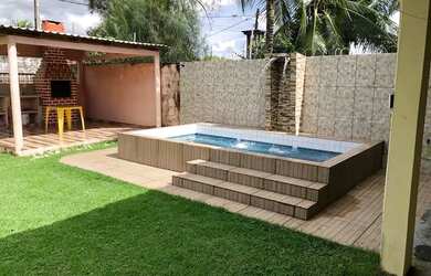 Imagem: A casa possui 2 Dormitórios, 4 Vagas na garagem e está localizado