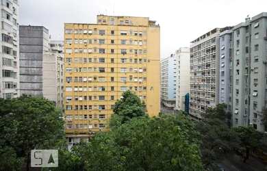 Imagem: O apartamento possui 1 Dormitório, 1 Banheiro, 32m² de Área