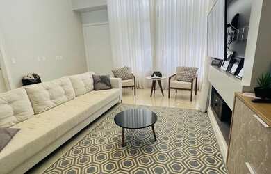 Imagem: A casa possui 4 Dormitórios, 4 Banheiros, 2 Vagas na garagem