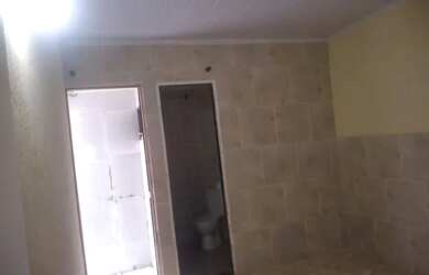 Imagem: A casa possui 1 Dormitório, 1 Banheiro e está localizado