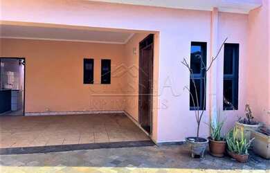 Imagem: A casa possui 4 Dormitórios, 4 Banheiros, 4 Vagas na garagem