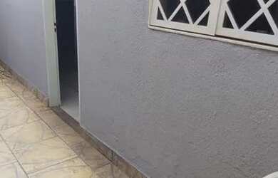 Imagem: A casa possui 1 Dormitório, 1 Banheiro e está localizado