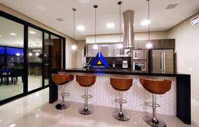 Imagem: A casa em condomínio possui 4 Dormitórios, 5 Banheiros, 4