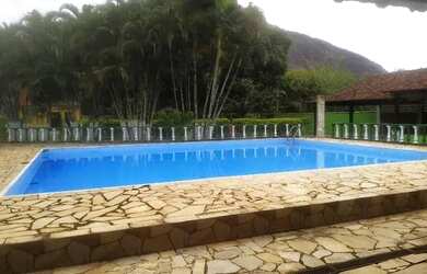 Imagem: A casa possui 3 Dormitórios, 4 Banheiros, 5 Vagas na garagem