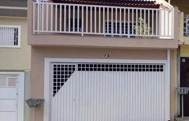 Imagem: A casa possui 3 Dormitórios, 2 Banheiros, 2 Vagas na garagem