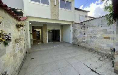 Imagem: A casa em condomínio possui 3 Dormitórios, 2 Banheiros, 2