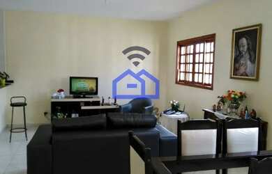 Imagem: A casa possui 4 Dormitórios, 4 Banheiros, 4 Vagas na garagem