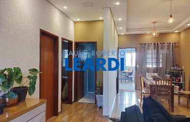 Imagem: A casa possui 2 Dormitórios, 1 Banheiro, 3 Vagas na garagem