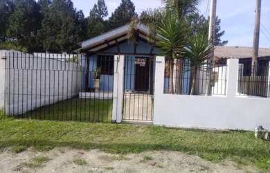 Imagem: A casa possui 2 Dormitórios, 2 Banheiros, 1 Vaga na garagem