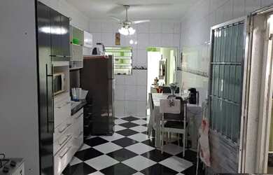 Imagem: A casa possui 2 Dormitórios, 2 Banheiros, 3 Vagas na garagem