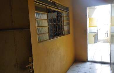 Imagem: A casa possui 1 Dormitório, 1 Banheiro e está localizado