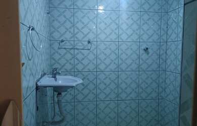 Imagem: A casa possui 3 Dormitórios, 1 Banheiro e está localizado