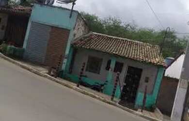 Imagem: A casa possui 2 Dormitórios, 1 Banheiro, 1 Vaga na garagem