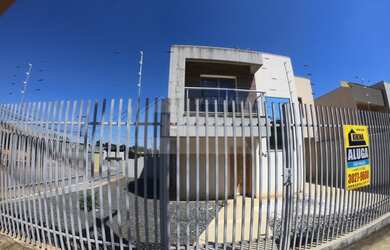 Imagem: A casa possui 3 Dormitórios, 1 Banheiro, 1 Vaga na garagem