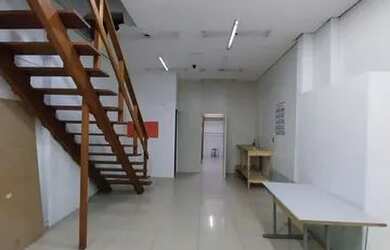 Imagem: O depósito possui 400m² de Área e está localizado em Centro