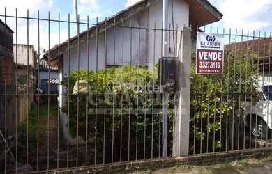 Imagem: A casa possui 2 Dormitórios, 1 Banheiro, 2 Vagas na garagem