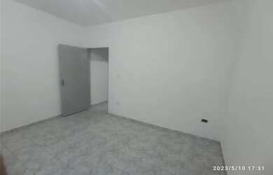 Imagem: A casa possui 1 Dormitório, 1 Banheiro, 3 Vagas na garagem