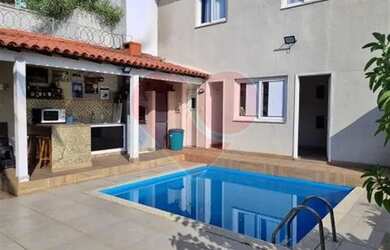 Imagem: A casa em condomínio possui 3 Dormitórios, 4 Banheiros, 1