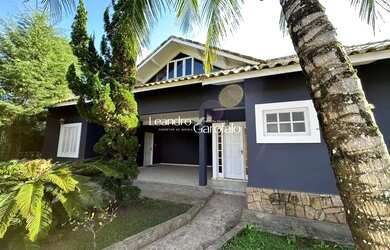 Imagem: A casa em condomínio possui 4 Dormitórios, 4 Banheiros, 2