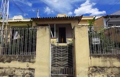 Imagem 2: Casa para Venda em Valinhos, Vila Santana, 3 dormitórios, 1 banheiro