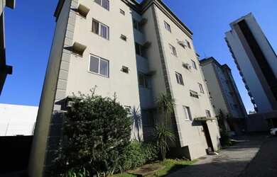 Imagem: O apartamento possui 1 Dormitório, 1 Banheiro, 1 Vaga na garagem