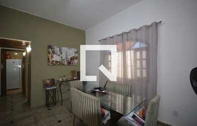 Imagem: A casa possui 3 Dormitórios, 3 Banheiros, 1 Vaga na garagem