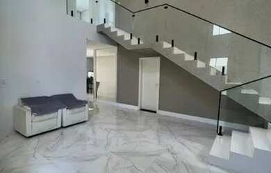 Imagem: A casa em condomínio possui 4 Dormitórios, 5 Banheiros, 2