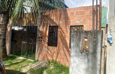 Imagem: A casa possui 3 Dormitórios, 1 Banheiro e está localizado