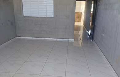 Imagem: A casa possui 5 Dormitórios, 3 Banheiros, 1 Vaga na garagem