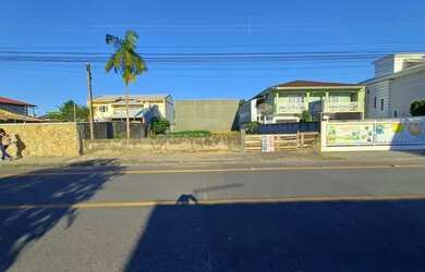 Imagem: O terreno possui 377m² de Área e está localizado em Iririú