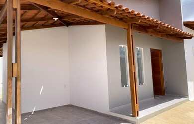 Imagem: A casa possui 3 Dormitórios, 2 Banheiros, 1 Vaga na garagem