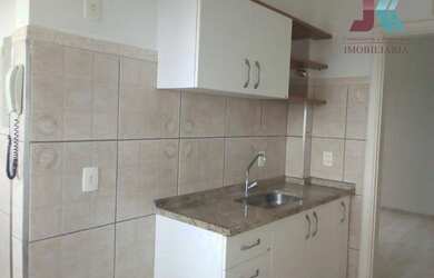 Imagem: O apartamento possui 2 Dormitórios, 1 Banheiro, 1 Vaga na garagem