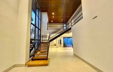 Imagem: A casa em condomínio possui 3 Dormitórios, 5 Banheiros, 4