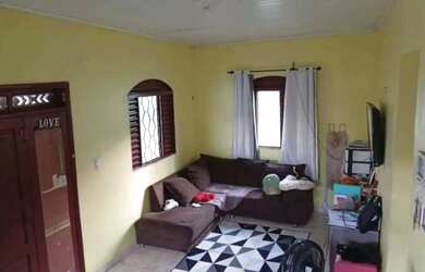 Imagem: A casa possui 2 Dormitórios, 1 Banheiro e 1 Vaga na garagem