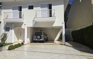 Imagem: A casa possui 2 Dormitórios, 3 Banheiros, 330m² de Área