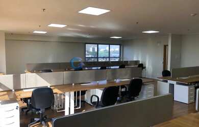 Imagem: O depósito possui 5 Vagas na garagem, 170m² de Área e está