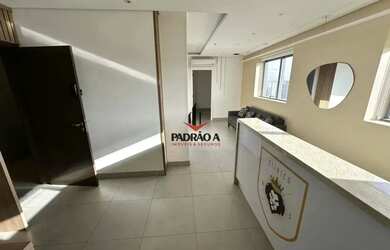 Imagem: O depósito possui 1 Vaga na garagem e 122m² de Área e está