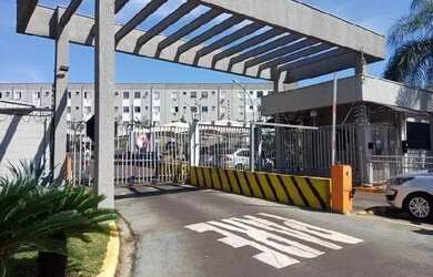 Imagem: O apartamento possui 2 Dormitórios, 1 Banheiro, 1 Vaga na garagem